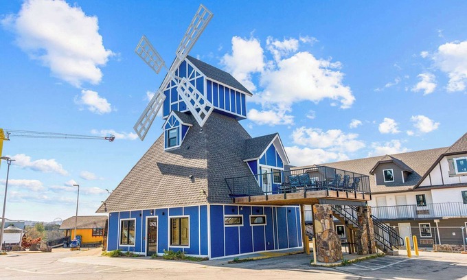 Branson Theater District House | The Mill on the Strip! Walk to Everything!