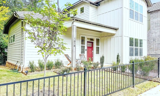 Fayetteville House | The Modern Mission, 3 bed 3 bath, 2 mi from UA and Dickson, new construction