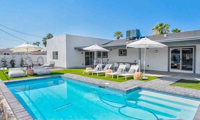 Scottsdale Estates Nine House | *The Monty* Stylish Old Town Oasis w/Private Pool