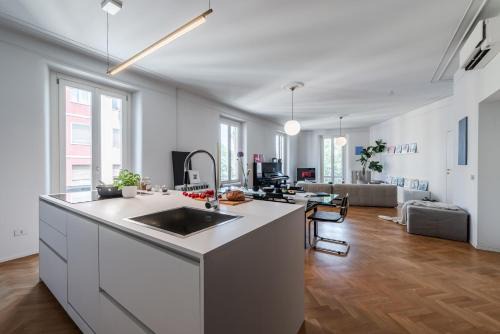 Isola Apartment | tHE Morning Sound - Isola Premium Penthouse