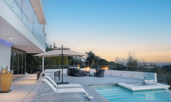 Hollywood Hills Villa | THE MULLHOLAND HIDEAWAY