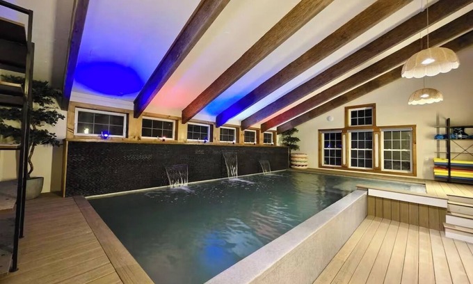 West Dover Villa | The Myrtle House Heated Pool-Hot Tub, Tennis court, Firepit, Sauna, Gym, Hot Tub
