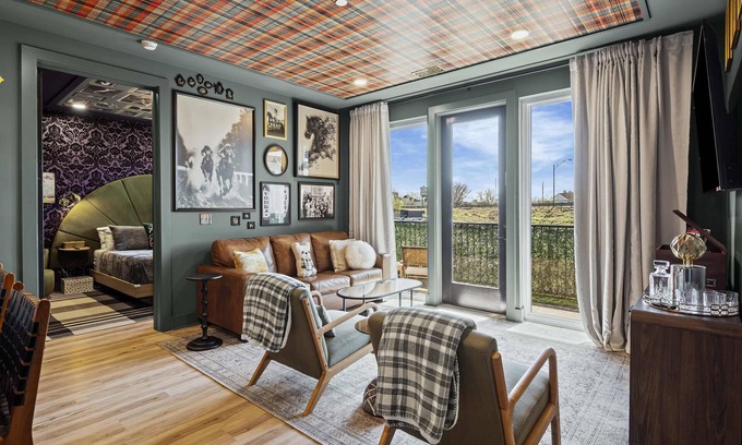 Nashville Apartment | The Nashville Lounge | 1.5 mi to Broadway