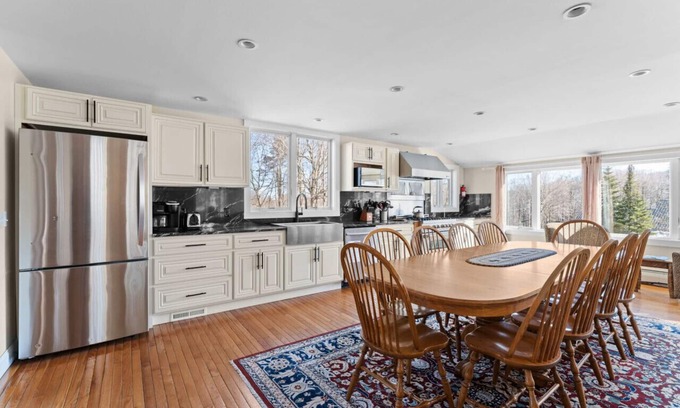 Central Vermont- Killington House | The Navillus House with Hot tub Slopeside & A/C