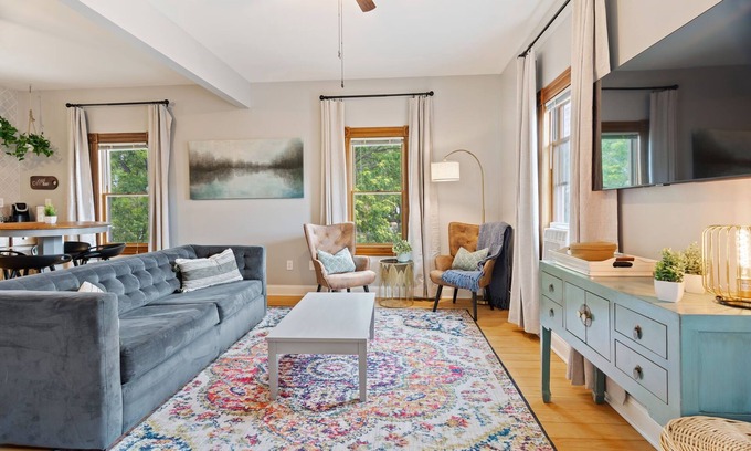 Hastings Apartment | The Nininger Historic Apt - Walk to DT & River, King Bed, Pet Friendly