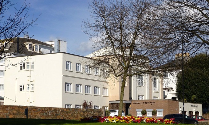 St. Helier Hotel | The Norfolk Lodge Hotel