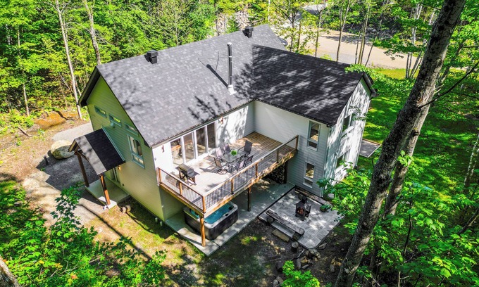 Saint Come Ski Chalet | The Nyla | Spa | Indoor and Outdoor Fireplace | Ping Pong | Foosball