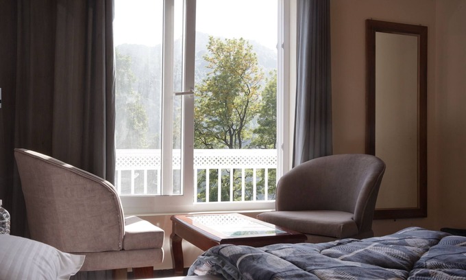 Mallital Hotel | The Oak & Lake View Resort