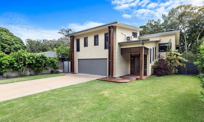 Toogoom House | The Office - Direct Access toToogoom Beach-Sleeps 6-Smart TV-Wifi-Pets