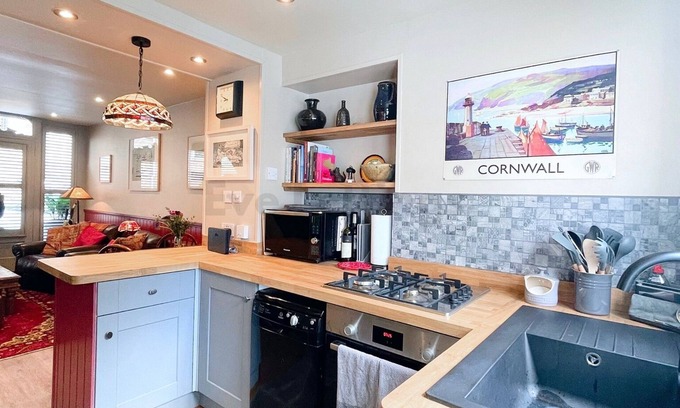 St Ives House | The Old Bookshop - cheerful house located in St Ives centre