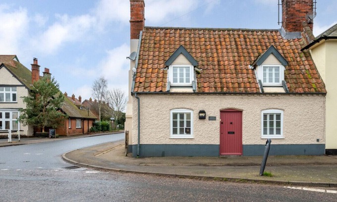 Woodbridge House | The Old Corner Shop - Three Bedroom House, Sleeps 5