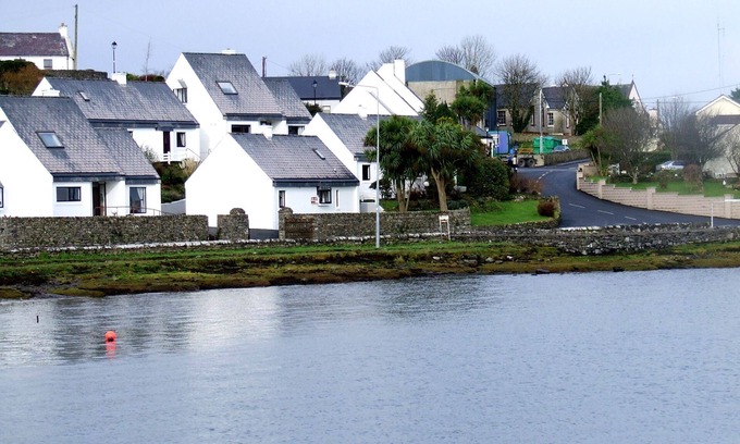 Killala Cottage | The Old Deanery Cottage 7 - sleeps 7 guests in 3 bedrooms