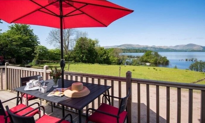 Alexandria Cottage | THE OLD FARMHOUSE, family friendly, with open fire in Balloch