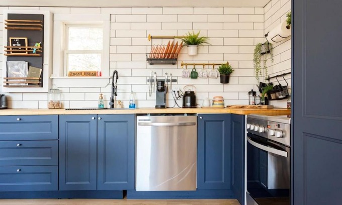 Queens House | The Old Kettle Cabin with Hot Tub