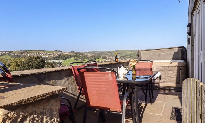 Ingrow Cottage | THE OLD PIGGERY, pet friendly, with hot tub in Haworth
