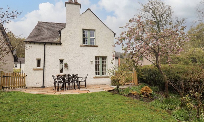 Low Newton Cottage | THE OLD POST HOUSE AT LOW STOTT PARK, pet friendly in Newby Bridge