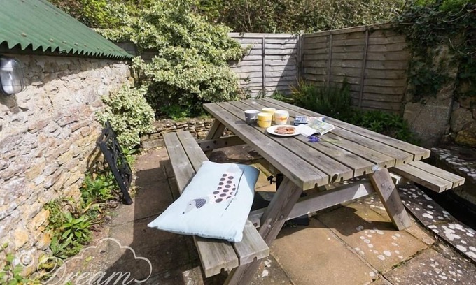 Weymouth Cottage | The Old Reading Room