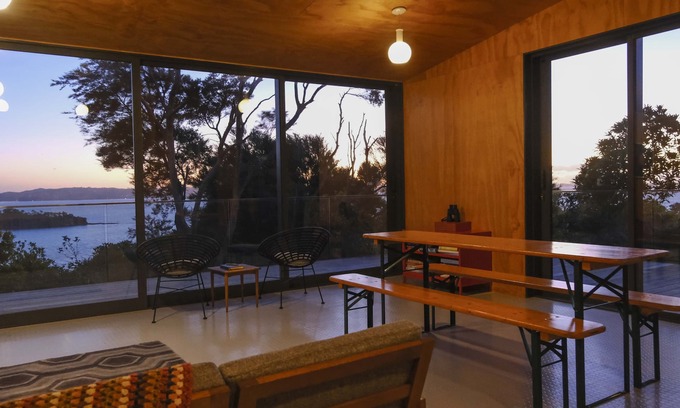 Omiha House | The Omiha Bach Retreat 3 min walk to beach