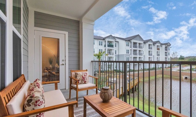 Clear Lake Shores Apartment | The Onyx Abode near Kemah Boardwalk and NASA