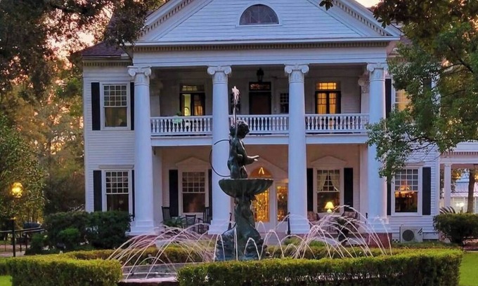 Hammond Bed & Breakfast | The Oriental Suite W/King Bed