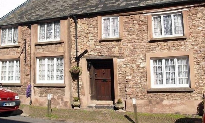 Dunster Cottage | The Oval in Dunster Village