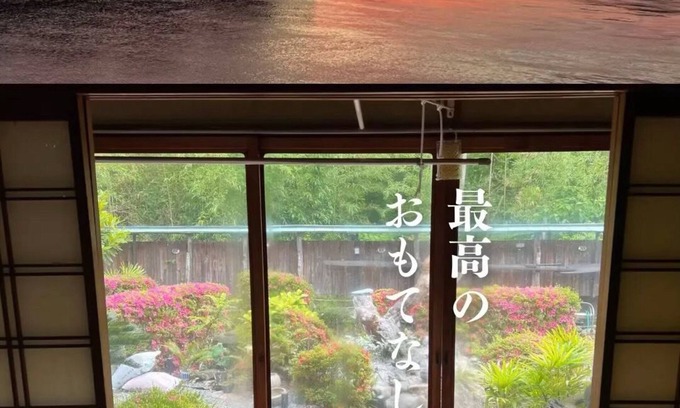 Naoshima House | The owner operates a spacious old private house, Mukaijima-tei Restaurant, and a marine cab service.