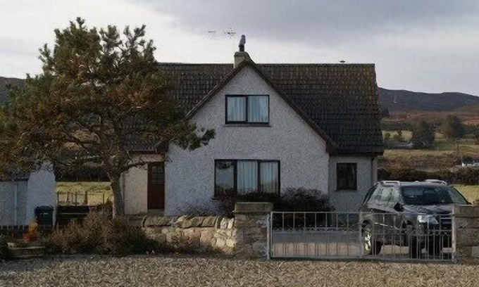 Brora House | The Paddock is by the 12th Tee of Brora GC and 100 yards from the beach