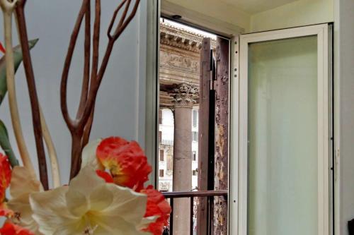 Rome City Centre Apartment | The Pantheon view in the heart of Rome