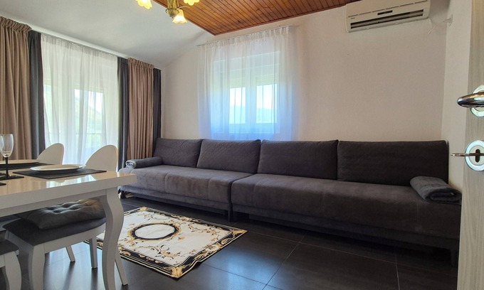 Igalo Apartment | The Paradise Valley. Free Parking, Air-condition, Free WiFi.