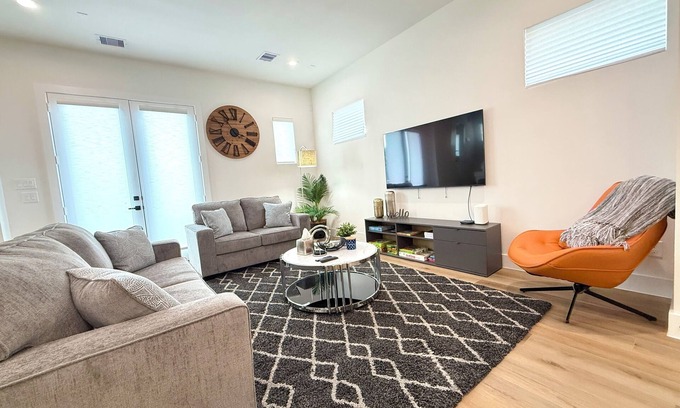 OST - South Union House | The Pearl, 3 bedrooms townhouse, Medical Center