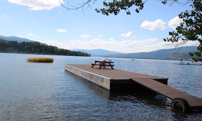 Blind Bay Cabin | The Perch is a cozy cabin at Blind Bay Hideaway on the beautiful sunny Shuswap