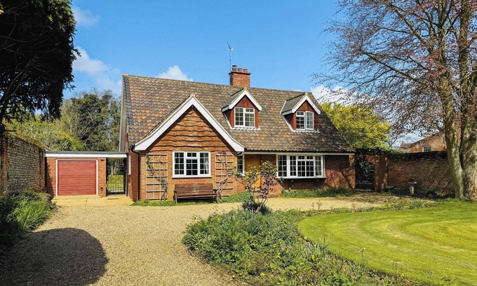 Trunch Cottage | The perfect larger family sized home with vast, lush, enclosed garden.