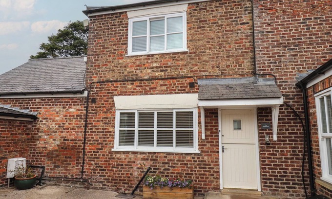 Flamborough House | THE PHEASANTRY, pet friendly, with hot tub in Flamborough