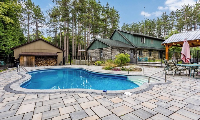 North Grenville House | The Pines Woodland Retreat with Pool and outdoor Pavilion