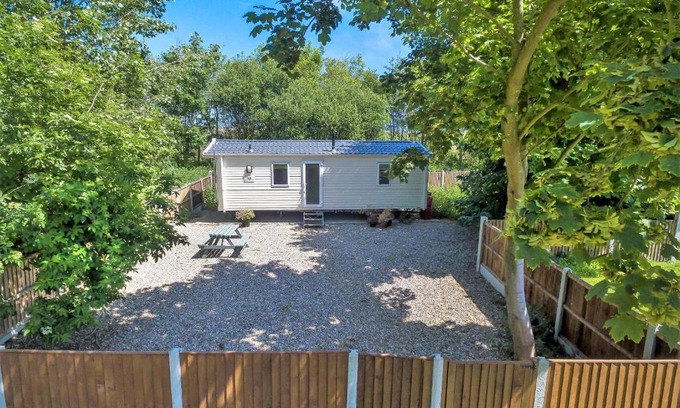 Irstead House | The Pollywiggle, Waxham, nr Sea Palling, Dog friendly, Private path to the beach