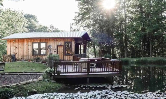 Flag Pond Cabin | The Pond House - Separate Location-No Pets - Glamping Retro