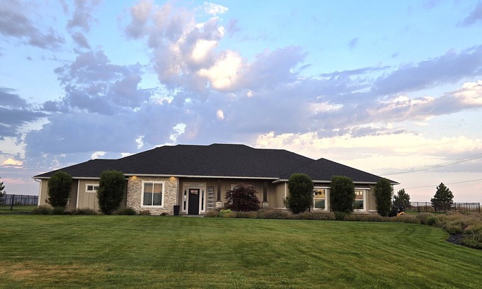Walla Walla House | The Ponderosa - Walla Walla Wineries Minutes Away!