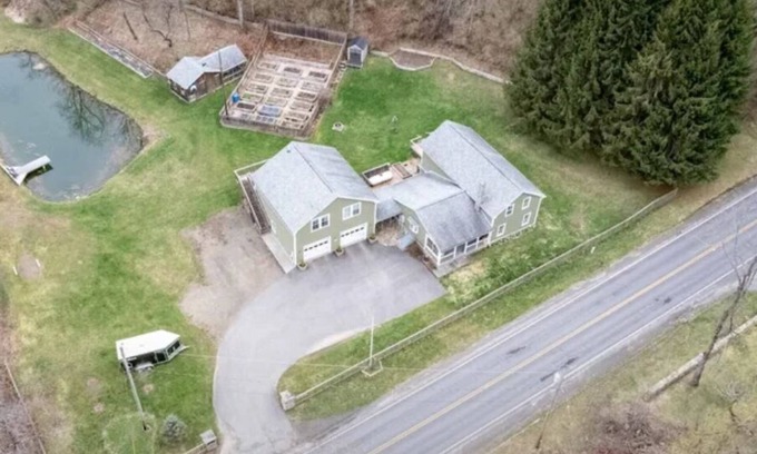 Cooperstown Apartment | The Pondside Cooper Loft