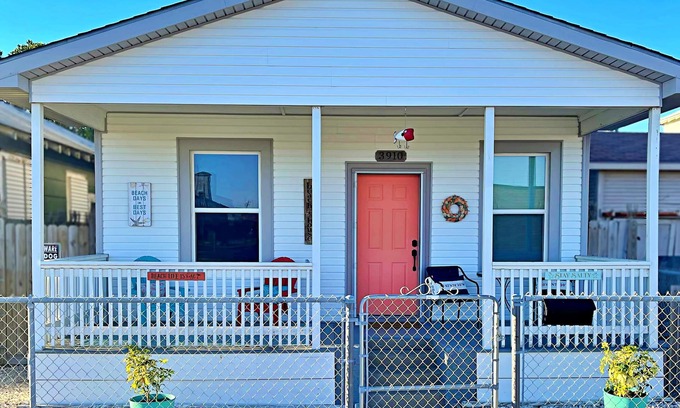Galveston House | The Poolside Bungalow