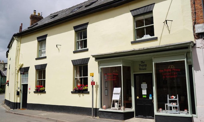 Bishops Castle House | The Poppy House