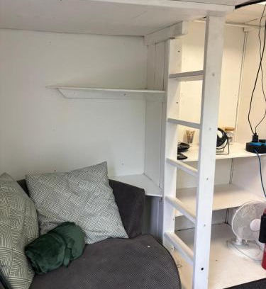 Peterborough Apartment | The Pub Garden Hideout