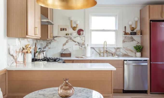 Historic Oakwood Condo | The Quaint Quarters-Oakwood/Modern Chic- Pets OK