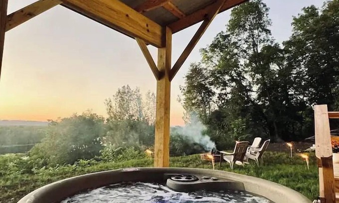 De Soto House | The Quarry/HOT TUB/Sleeps 5