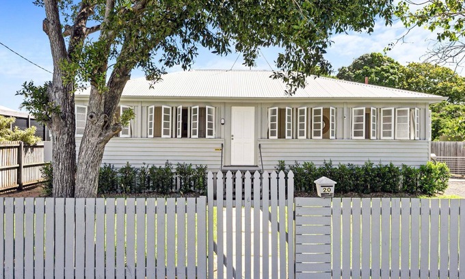 Urangan House | The Queen on King-20 King St - CoastHM