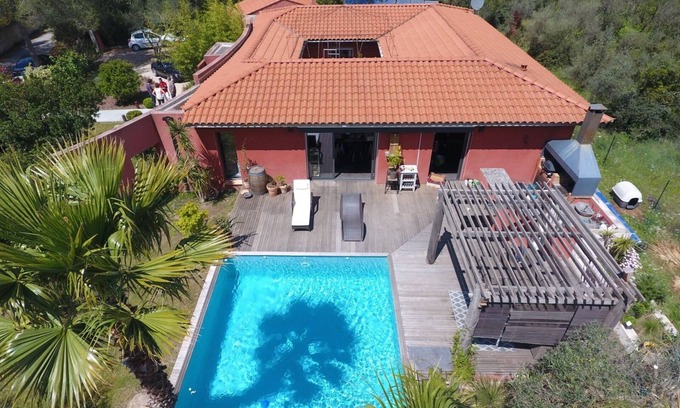 Aubais House | The Red Cocoon (Pool & SPA)