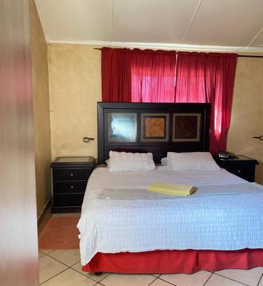 Phalaborwa Apartment | The Red room Serengeti sands