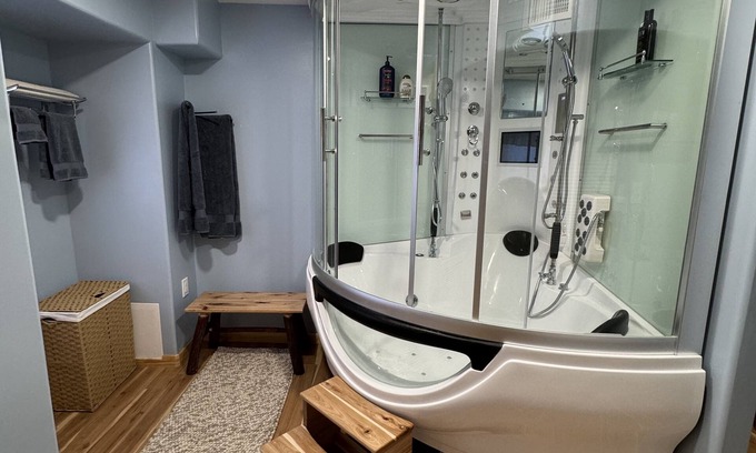 Glenfield Cabin | The Relaxation Paradise. Equine & Pet-FriendlynOttercreek E-Bikes Rental Avail.