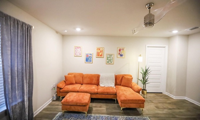 Daphne House | The Retro House- near Gulf Shore Beaches