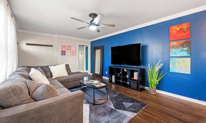 Sylvan Hills House | The Rhitreat - 2BR, 10 Min to Downtown & Airport