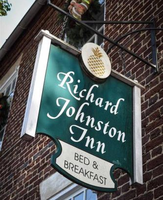 Old Town Fredericksburg Bed & Breakfast | The Richard Johnston Inn & 1890 Caroline House